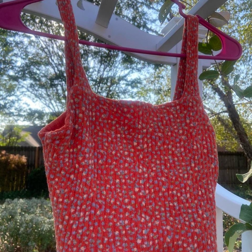 American Eagle red flower tank top